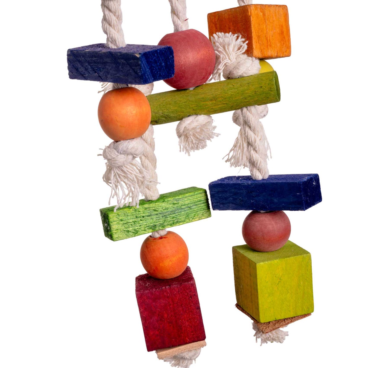 Buntes Holzspielzeug am Tau – Sittichspielzeug