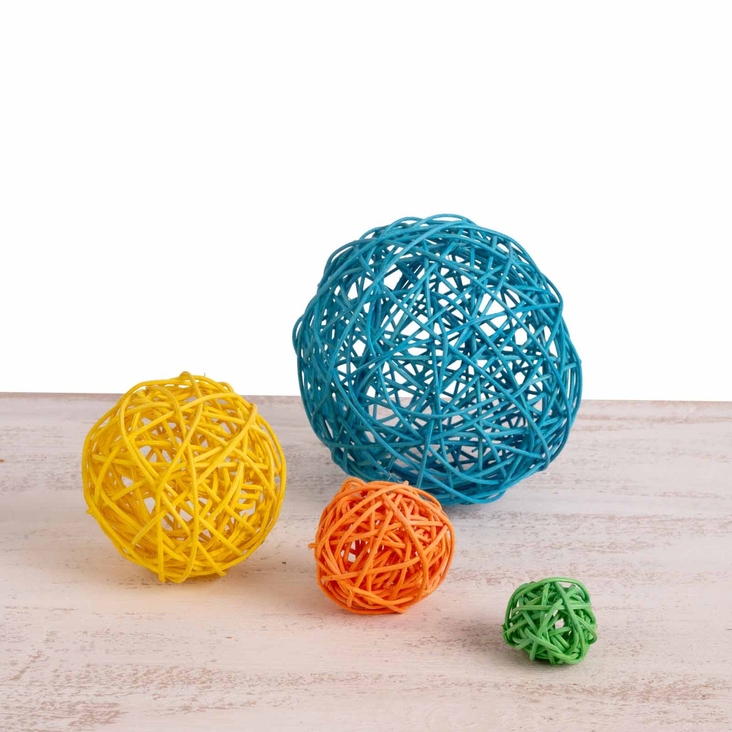 Rankenkugel (bunt) für Papageien und Sittiche