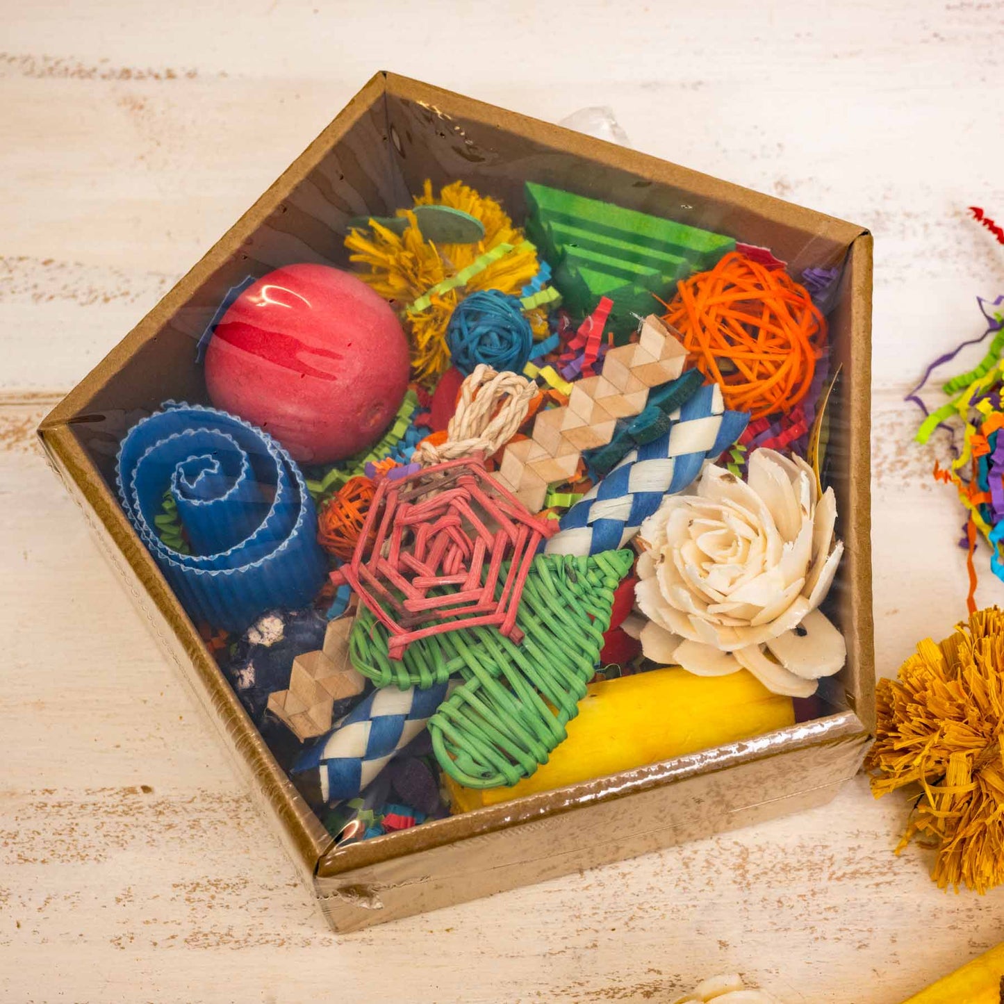 Detail - DIY Toy Gift Box – Kreative Spielzeugteile für Sittiche und kleine Papageien