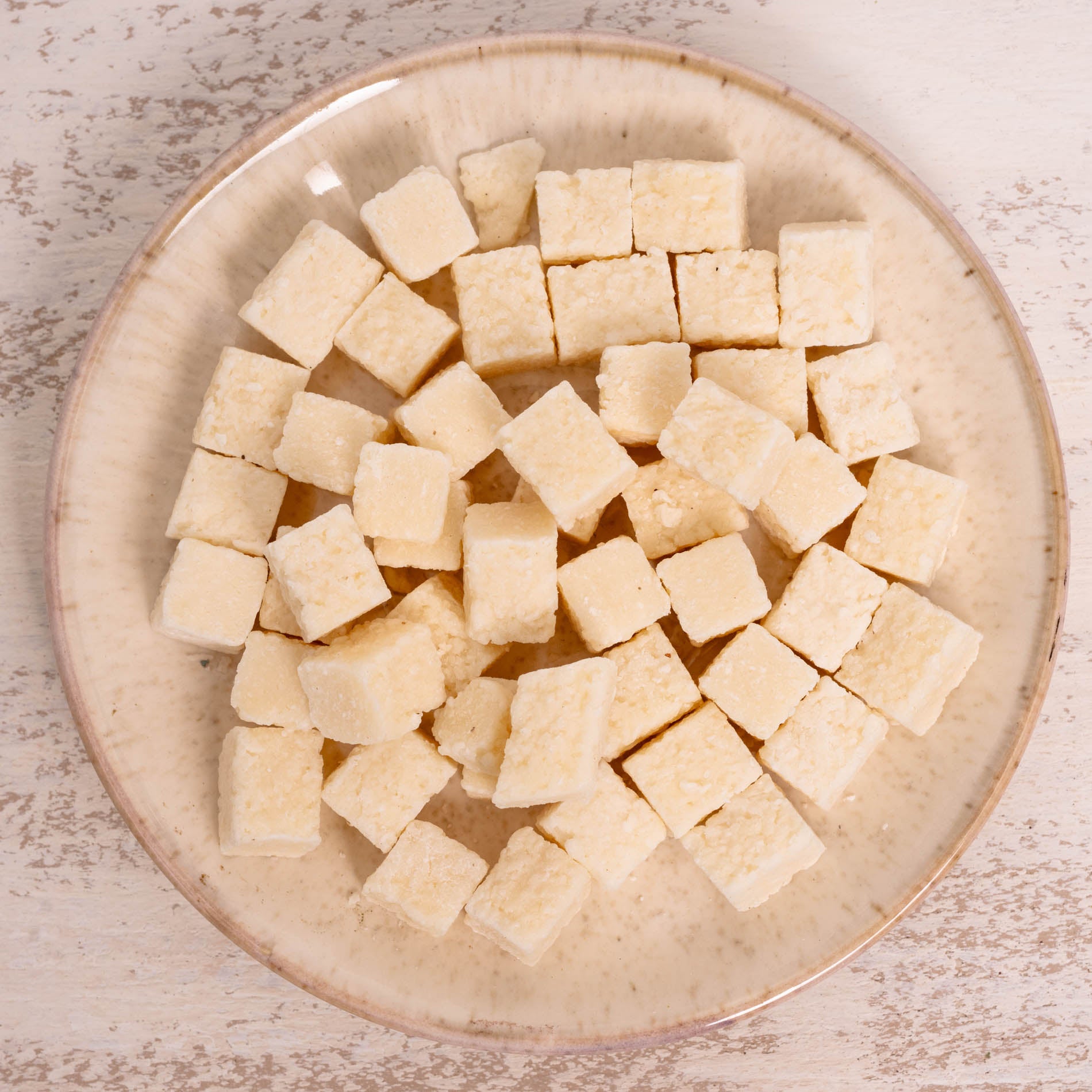 Kokoswürfel – Getrocknetes Ergänzungsfutter für Papageien und Sittiche