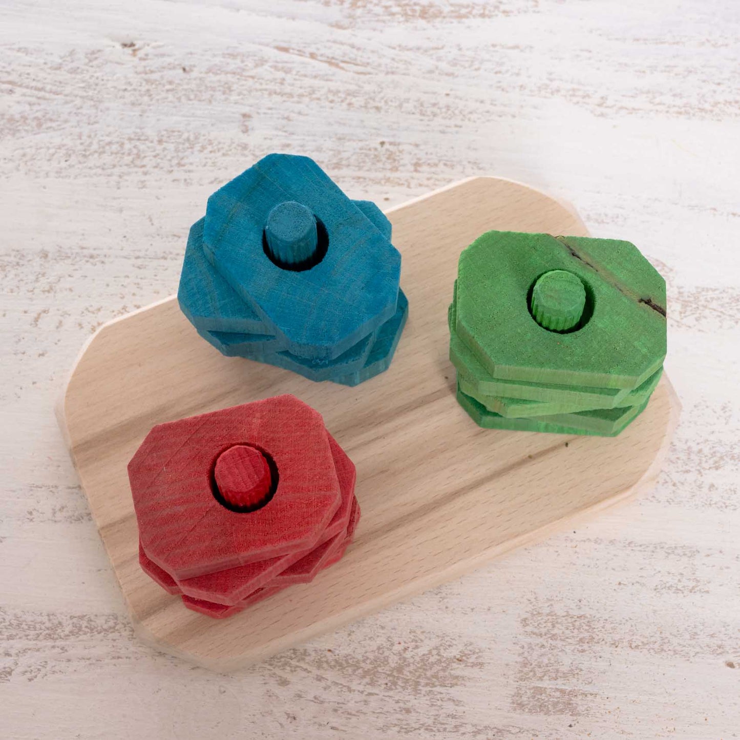 Stapelbrettchen mit 15 Holzklötzchen – Intelligenzspielzeug für Papageien