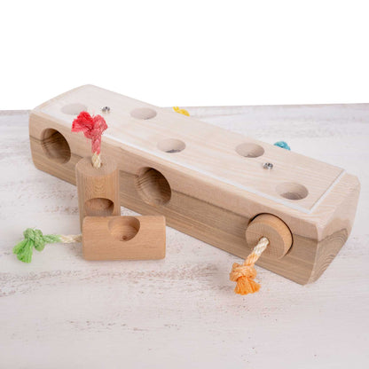 Leckerli-Futterklotz für Papageien – Intelligenzspielzeug mit Rundholzverstecken