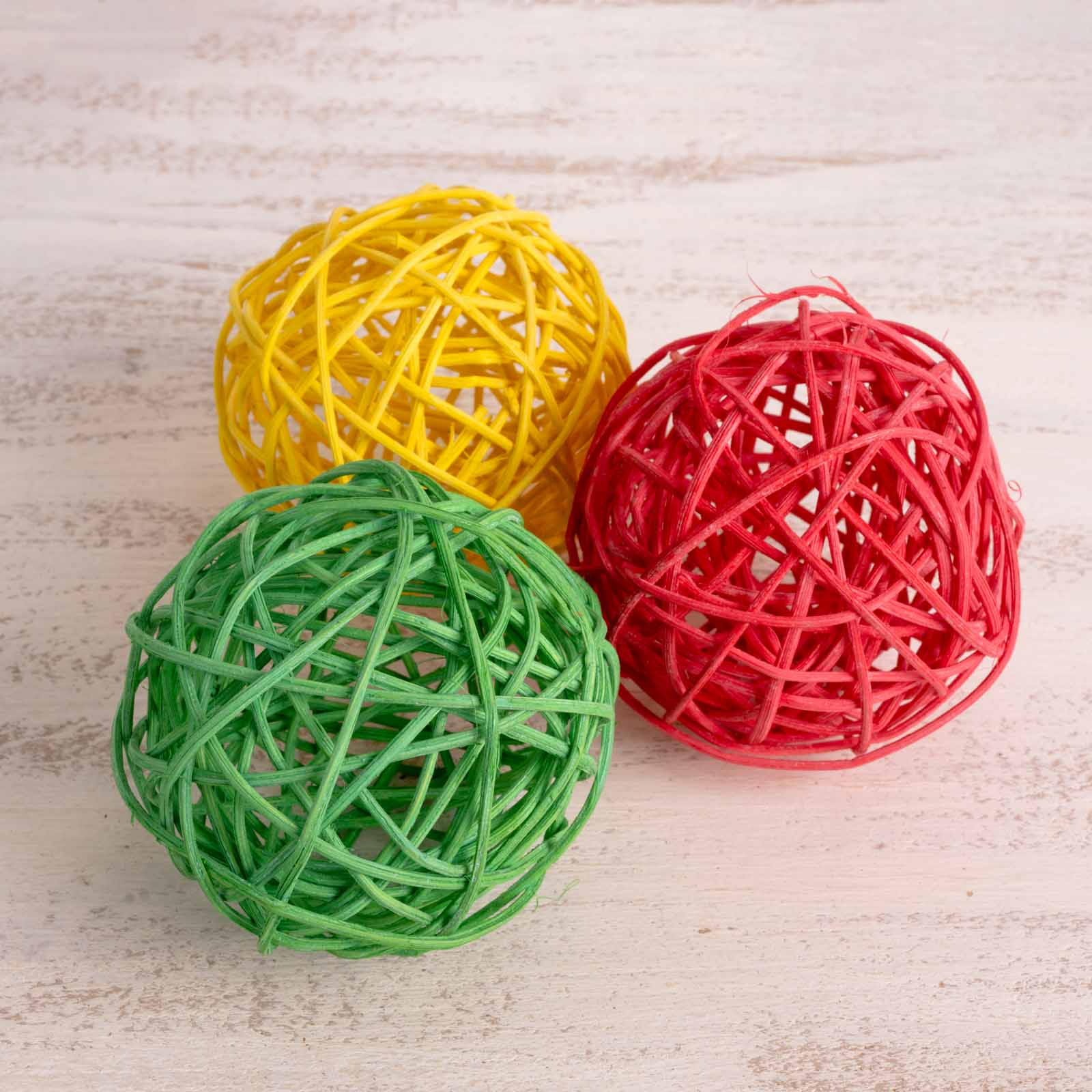 Rankenkugel bunt Ø 8 cm – Papageien- und Sittichspielzeug