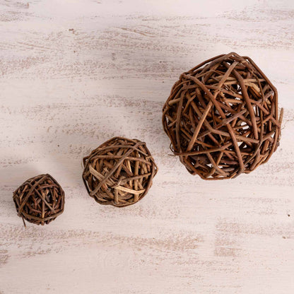 Weidenkugel klein – Naturspielzeug für Sittiche und Papageien